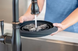 🧊 Self-Care Reimagined: The Rise of Facial Ice Baths in the Wellness World